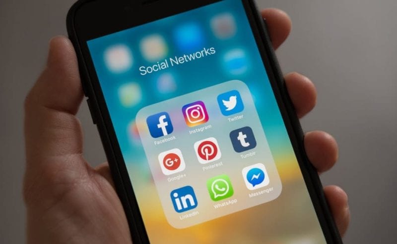 How To Use Social Media To Connect With Others During Retirement