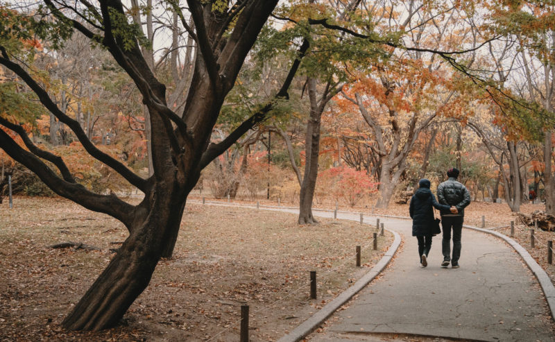 7 ways to support a person with dementia in cold weather